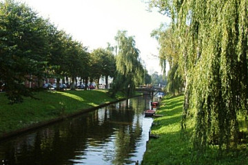 08_13.10. Gracht in Friedrichstadt